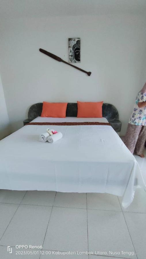 Pineapple Guest House Gili Air Exterior photo