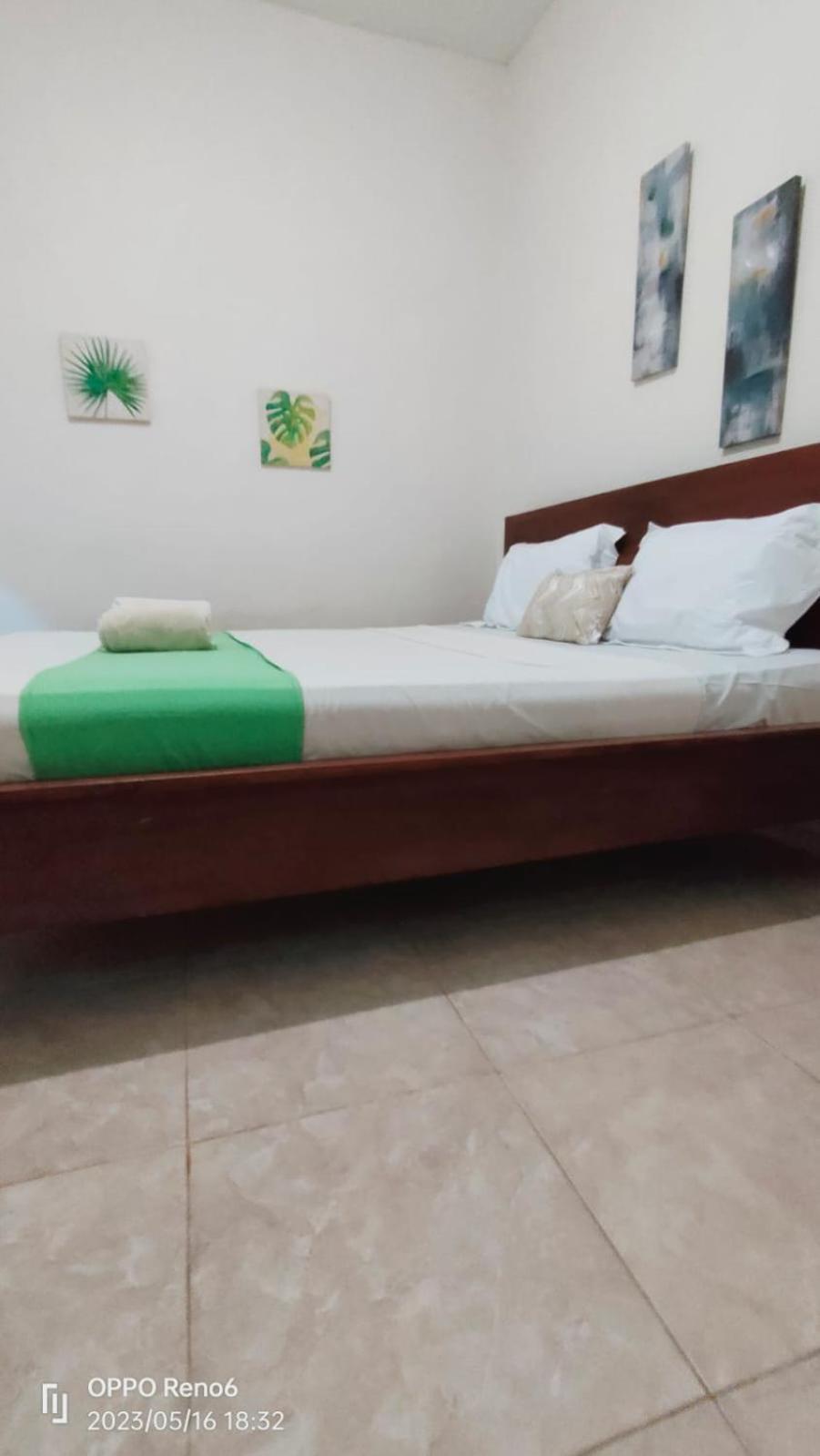 Pineapple Guest House Gili Air Exterior photo