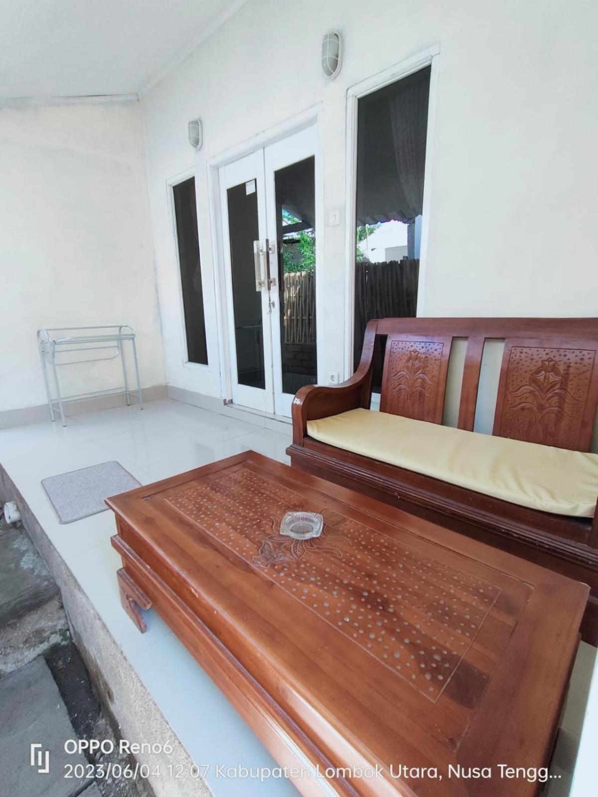 Pineapple Guest House Gili Air Exterior photo