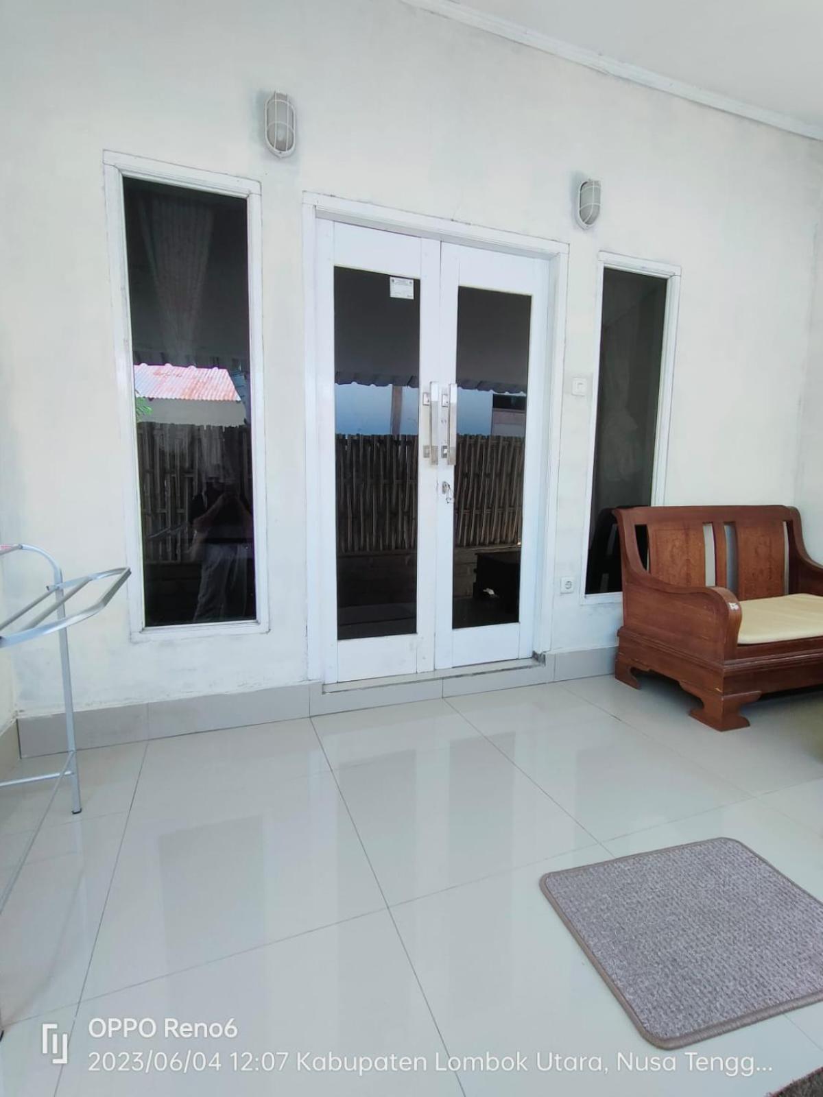 Pineapple Guest House Gili Air Exterior photo